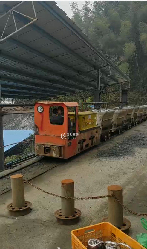 礦用電機(jī)車鋰電池使用的磷酸鐵鋰電池與鉛酸蓄電池混合系統(tǒng)研究